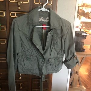 Long or 3/4 sleeve lightweight jacket.